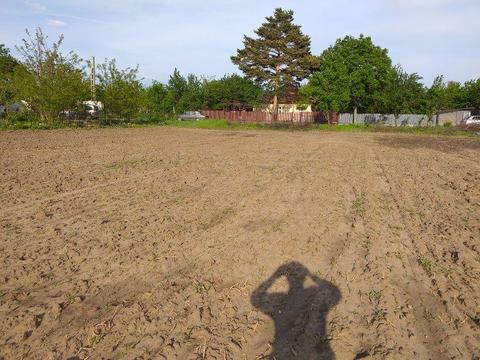 Vand loc de casa la 15 km de  la  cu 3 euro m patrat