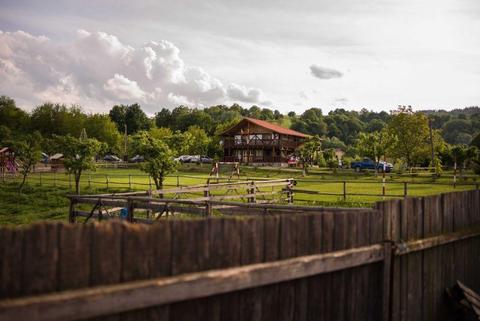 CAZARE/TIROLIANĂ/ECHITAȚIE la Cabana Fulga - Com. Năruja, Jud