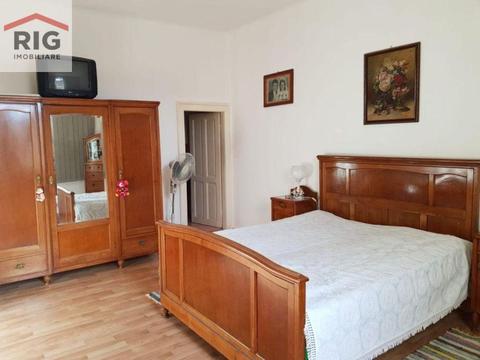 Apartament 2 camere la casa in zona Centrala