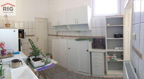 Apartament 4 camere de vanzare in zona Piata Catedralei