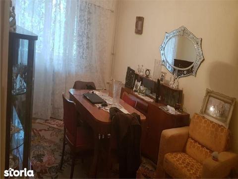 Calea Bucuresti: apartament 3 camere, decomandat, etaj 1