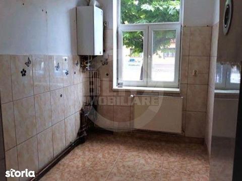 Apartament 2 camere in Tractorul. Bun si pentru spatiu comercial!