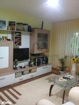 Apartament cu 3 camere în zona Lipovei