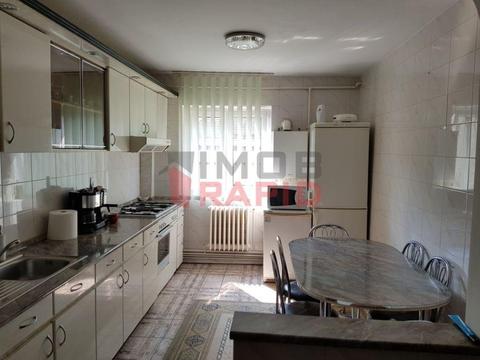 Apartament 3 camere decomandat zona Stefan cel Mare