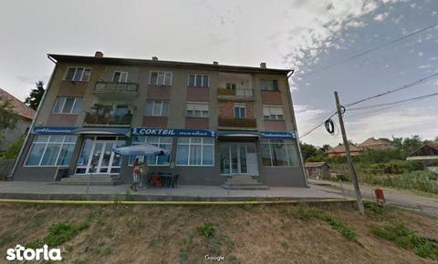 Apartament cu 3 camere de vânzare