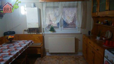 Apartament cu 3 camere decomandate, str. Botizului