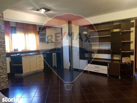 Apartament cu 3 camere de închiriat