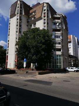 Inchiriez apartament ultracentral 85mp