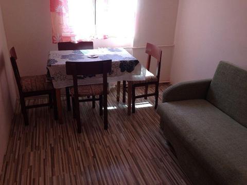 Închiriez apartament 3 camere zona Nufărul