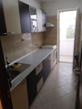 Inchiriez apartament 3 camere