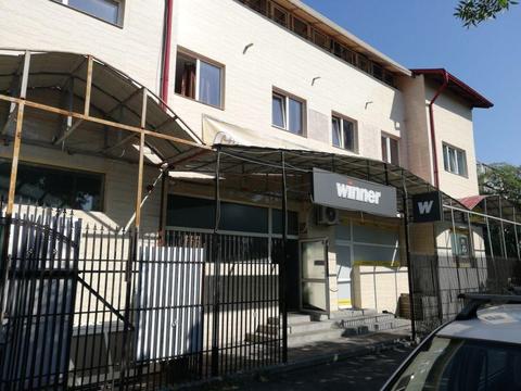 Închiriez 10 spații (camere, birouri)