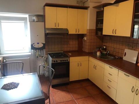 Închiriez apartament 4 camere