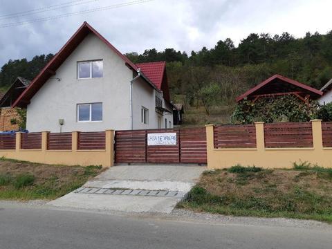 Casa de vanzare in sat Razbuneni sau schimb cu apartament in
