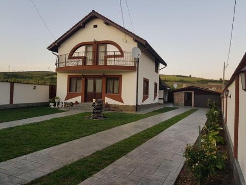 Vand casa in Breznita, accept si variante cu apartament in Dr. Tr. Sev