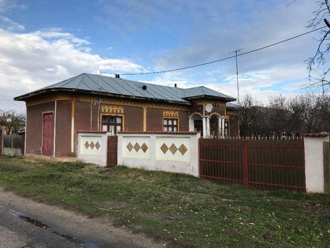 Casa  155mp, curte 2600 mp, văd stradal