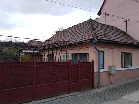 Vând casa de locuit in Cristesti