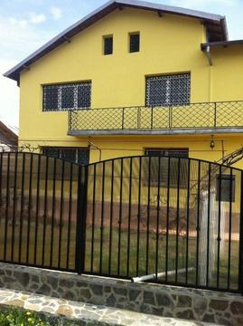 Vand casa p+1 suprafața construită 200 total 750