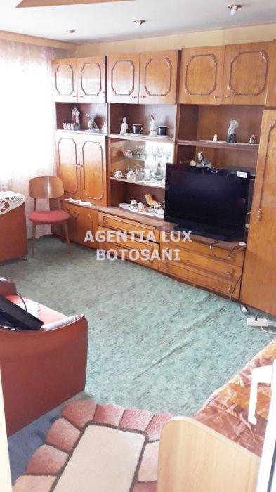 Apartament 3 camere, zona Scolii 11