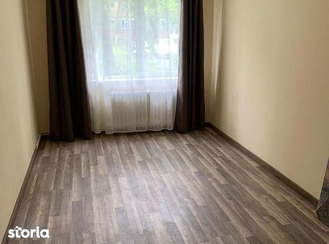 Apartament 3 camere, decomandat, 60 mp, zona Complex Mercur