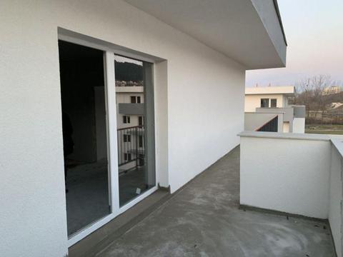 Vanzare apartament 2 camere! Cu terasa 20mp! Zona cetatii!