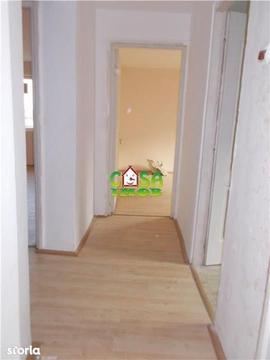 Vanzare apartament 3 camere, zona Stadion