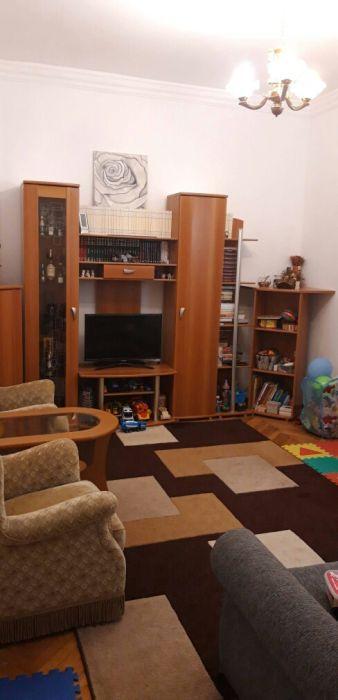 Vand apartament cu doua camere