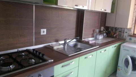 Apartament cu trei camere de vanzare .închiriere