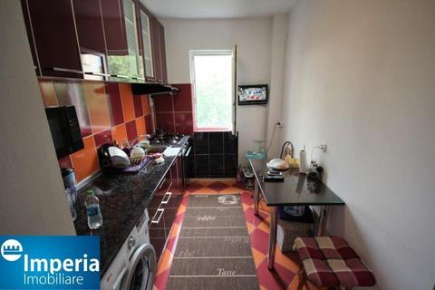 Apartament cu 3 camere in zona Podu Ros