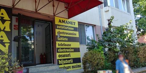 Apartament 3 camere cu spatiu comercial