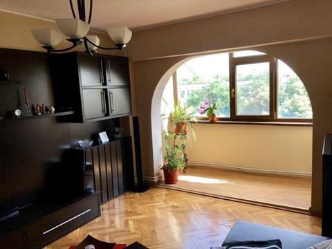 Închiriez apartament 3 camere