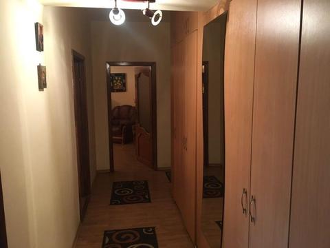 Închiriez apartament trei camere central mobilat și utilat ,lux