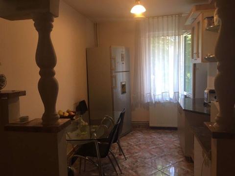 Colegă de apartament