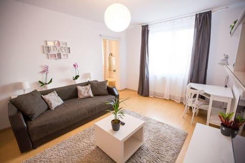 Închiriez apart cu 2 cam ultracentral,disponibil 1 Octombrie (chirie)