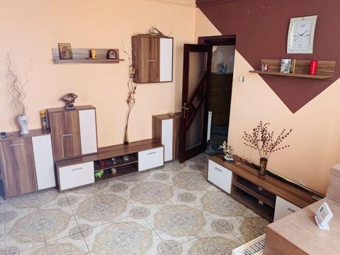 Închiriez apartament