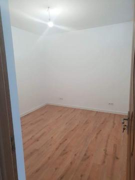 Inchiriez apartament