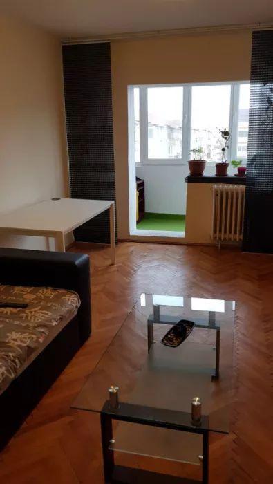 Inchiriez apartament cu 3 camere / zona Soarelui