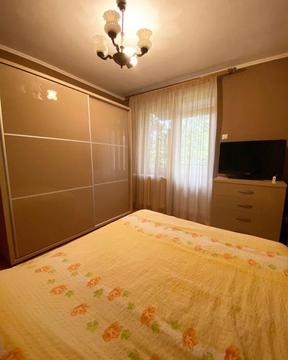 Închiriez apartament cu 3 camere+ terasa si boxa ,zona Județean