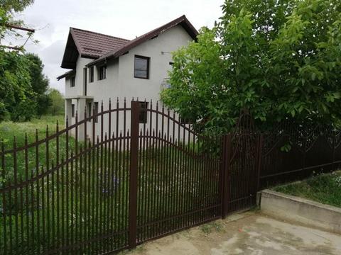 Casa cu etaj in comuna , Dâmbovița