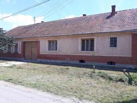 Vând casa