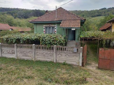 Vind casa cu teren900 m2.in Stefanesti nr120 ors.Tg.Carbunesti Jud Grj