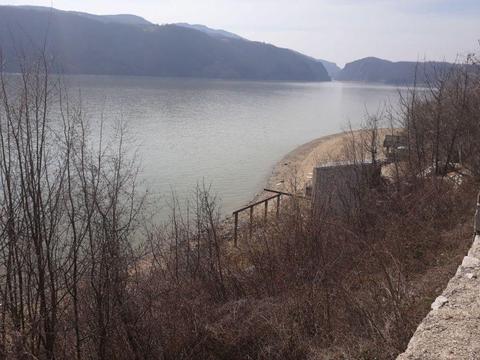 Teren la Dunare - Cazane