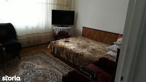 Vand apartament 3 camere