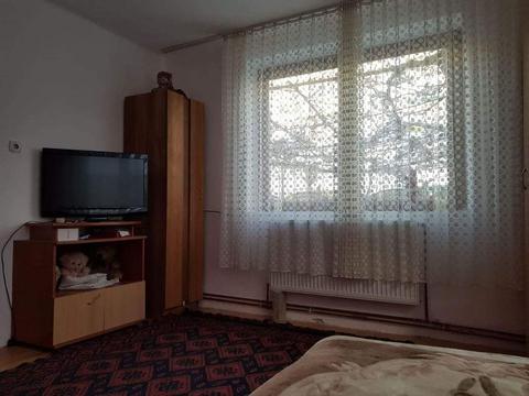 Primesc în gazda 2 fete sau cuplu salariati/e