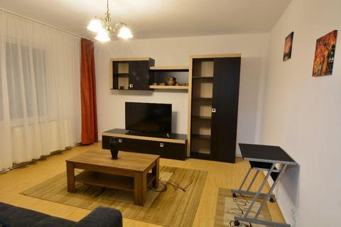 Inchiriez apartament 3 camere modern mobilat , zona Unic, 7 noiembrie