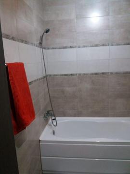 Închiriez apartament 2 cam,et 3 loc de parcare.(Doamna Stanca