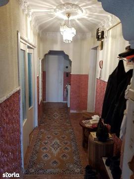 Apartament cu 3 camere, zona Faleza Nord