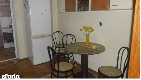 Apartament cu 4 camere de vânzare în zona Dacia