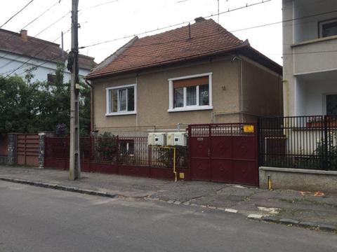 Casa doi in curte zona Aurel Vlaicu strada Vulcan