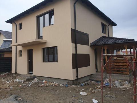 Casa noua, platou, aproape de Targul Saptamanal, toate utilitatile