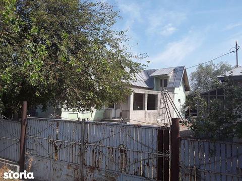 Casa + anexe in Voicesti de Jos